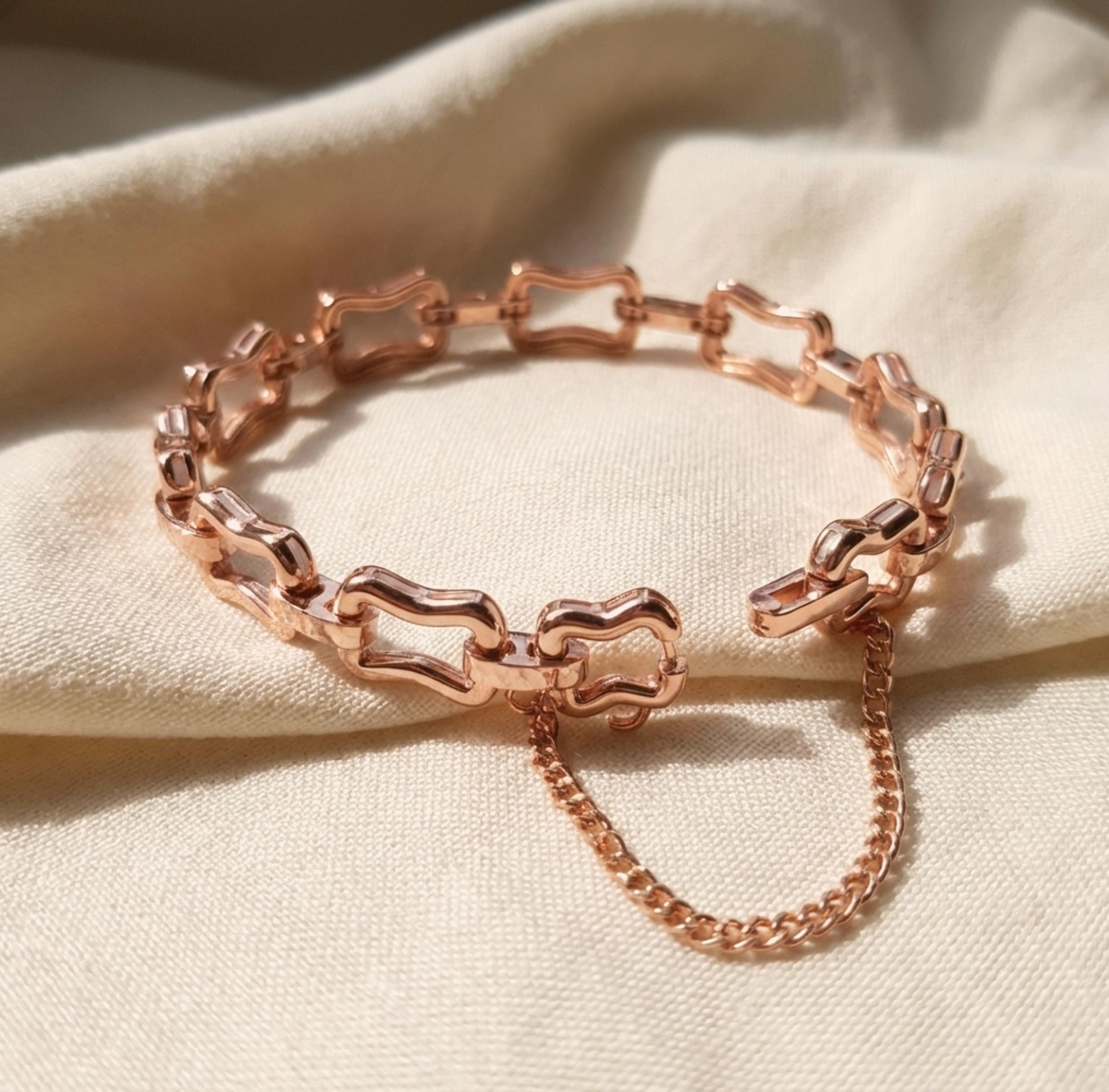 입체감을 살린 굴곡 음각 디테일 LISA 14K/18K